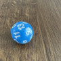 Dé Atypique - D18 - Bleu clair - Blanc -  Impact Miniatures