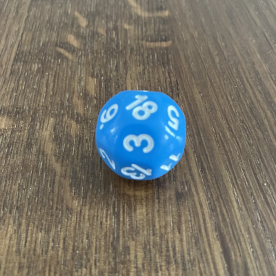 Dé Atypique - D18 - Bleu clair - Blanc -  Impact Miniatures