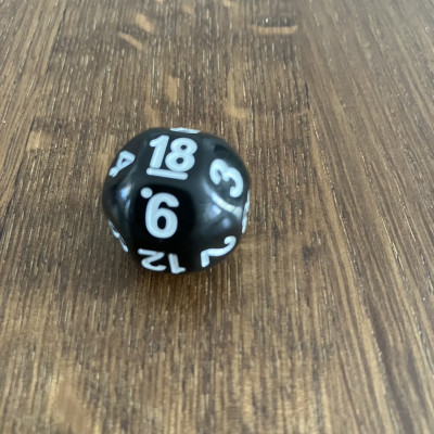 Dés Atypiques - D18 - Noir - Blanc -  Impact Miniatures