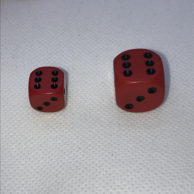 Dés classiques opaque - Rouge - Noir - Chessex