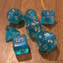 Chessex - Signature - Borealis -  Sarcelle - Luminary - Set 7 dés - CHX 27585