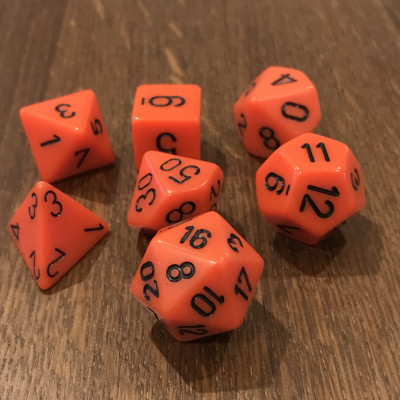 Chessex - Opaque - Orange - Noir - Set 7 dés - CHX 25403