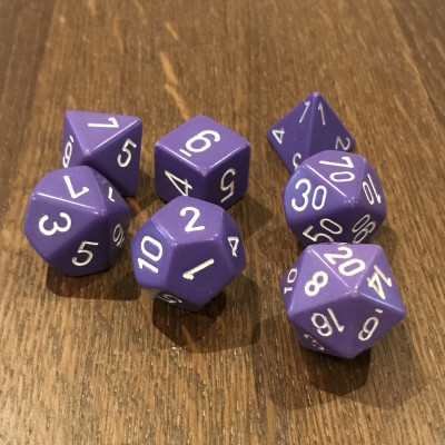 Chessex - Opaque - Pourpre - Blanc - Set 7 dés - CHX 25407