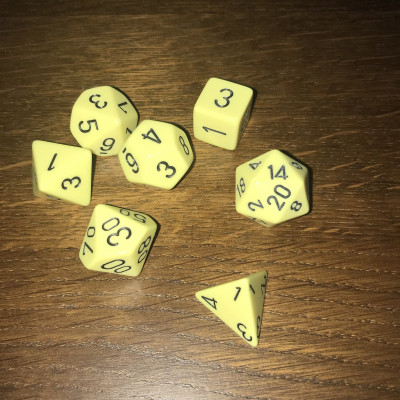 Chessex - Opaque - Pastel  - Jaune - Noir - Set 7 dés - CHX 25428