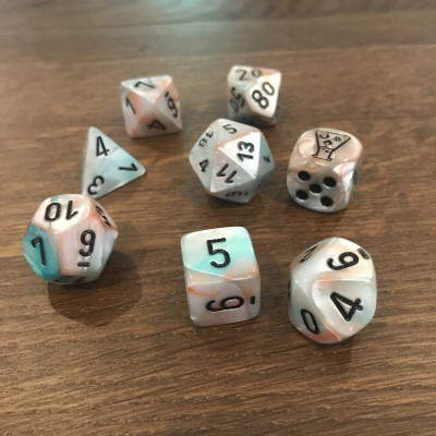 Chessex - Lab Dice 6  - Lustrous - Sea Shell - Noir  - CHX 30056