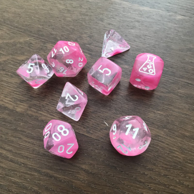 Chessex - Lab Dice 4 - Gemini -Translucide - Rose - Blanc - CHX 30042