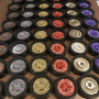 Spinning Dice - Metal - Pourpre - Blanc