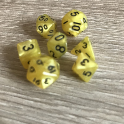 Mini Dice - Set 7 dés -  Jaune - Noir - MG Dice