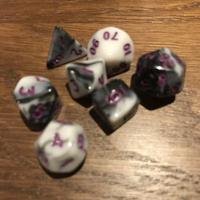 Mini Dice - Set 7 dés -  Noir - Blanc - Pourpre - MG Dice