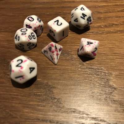 Mini Dice - Set 7 dés -  Blanc tacheté Rouge - Noir - MG Dice