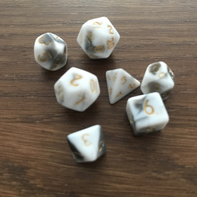 Mini Dice - Set 7 dés -  Noir - Blanc - Jaune - MG Dice