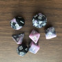 Mini Dice - Set 7 dés -  Noir - Rose - Blanc  - MG Dice