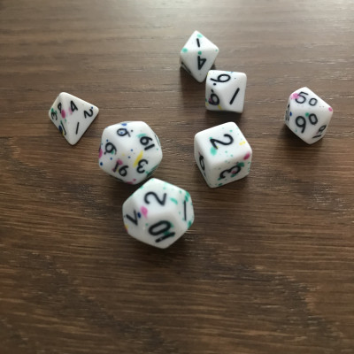 Mini Dice - Set 7 dés - Blanc - Confetti - couleur - Noir - MG Dice