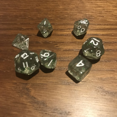 Mini Dice - Set 7 dés - Translucide - Particule - Vert - Blanc - MG Dice
